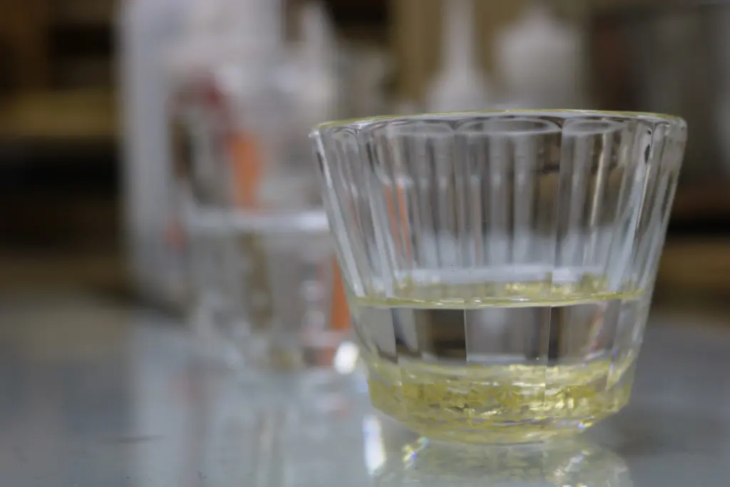 着物の染み抜きに使用する薬品(溶剤)の写真