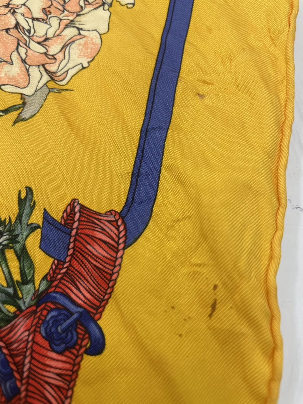 Hermès scarf before stain removal05