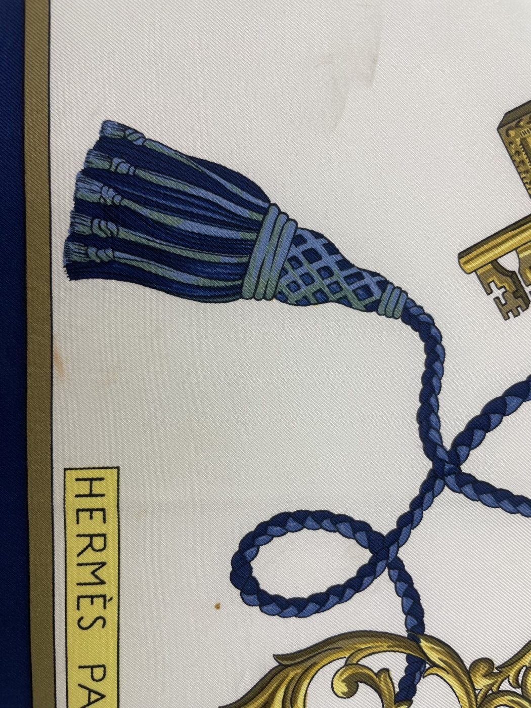 Hermès scarf before stain removal2